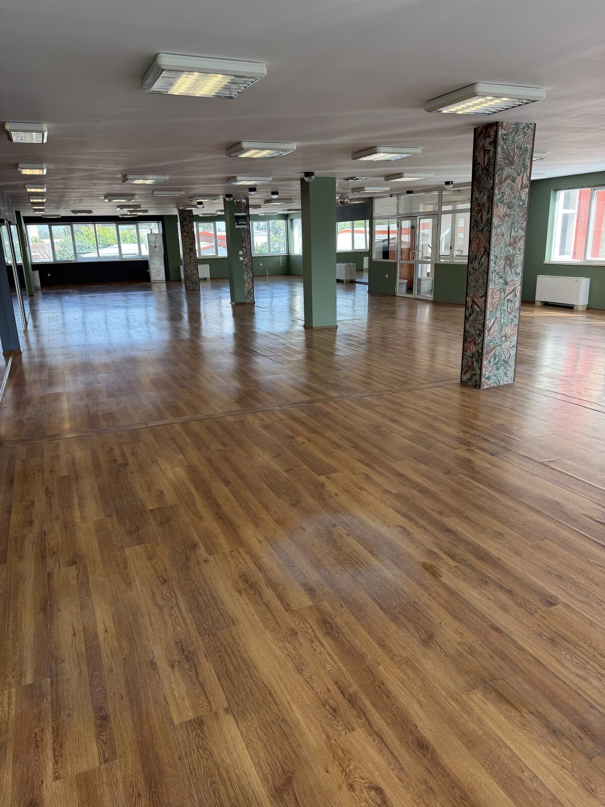 Голяма зала под наем в Бургас - 260 м²